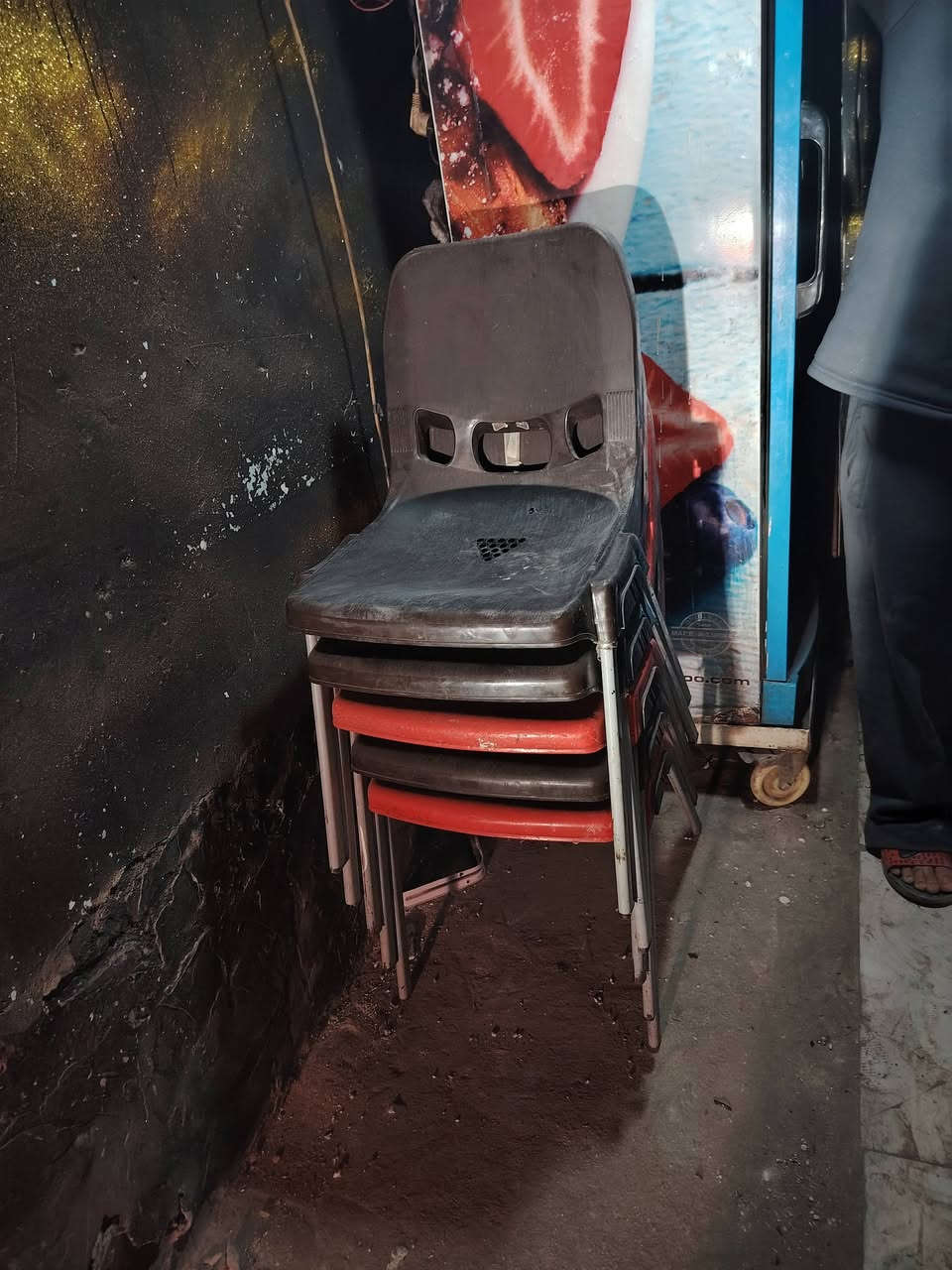 2 ميوزة السعر 30 الكراسي العدد 12 الواحد 8 المكان بغداد *********** وتساب
