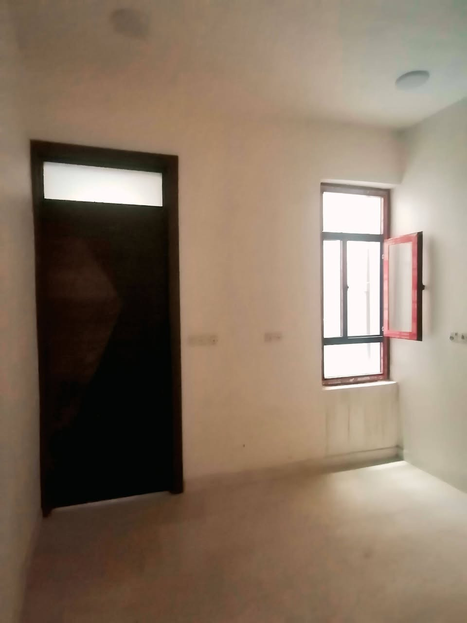 بيت للأجار المساحة 55 متر
3 غرف نوم 
2 حمام مشترك 
2 سطح 
استقبال +مطبخ 
تانكي + ماطور ماء 
درج المنيوم /ابواب الصحيات والمناور المنيوم / ابواب الغرف قاصة تركي 
( البيت حديث لم يسكن ) 
العنوان / الحرية الثانية . فرع الحسينية المحمدية 
للاستفسار الاتصال على الرقم ***********
