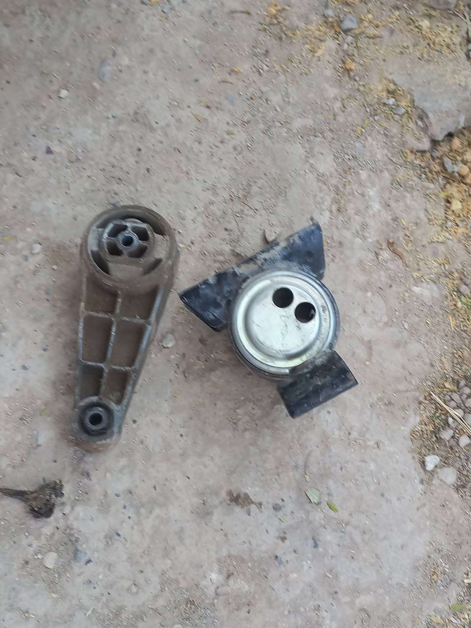 اذاين محرك اوكير بلاديات عل شغل تاخذهن اذا بل ضمان اخو الجديد سعرهن ٤٠ بيهن مجال مكاني السعاده قرب خان بني سعد ديالى  ***********
