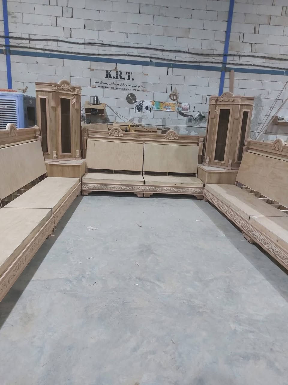 سلام عليكم 
موديل الصاج وزان 
الثقيل والتسكام 
نجارة ودوشمة Alone للتخم والديوان 
للتواصل ***********
تحياتي للجميع
