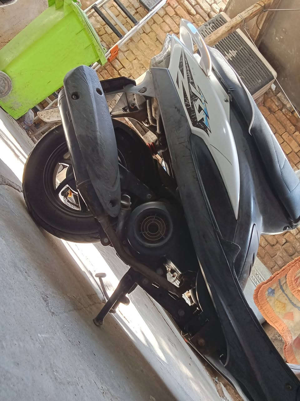 السلام عليكم شباب دراجة ماكس عدلة كفالة عامة كلهه ابلادية وكلهة شغالة صارلهة شهر من امنزلهة رمبة وصلهة والمنفيس لاصليات موجودات شلعة ومعدل ونعومة متنسمع برغي واحد ما مفتوح بيهة كفرات كلهه ختم وية المكينة وكهربايات كلهن شغالات كيلومتر كابريتر سلف ابلاديات العنوان بغداد باب المعضم ولا ستفسار ***********
