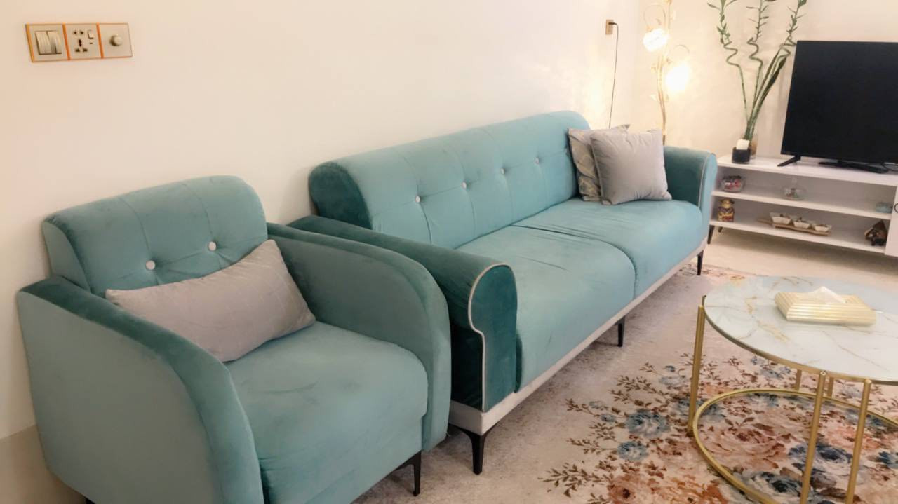 تخم ٢ كراسي.  ٢ قنفة كبيرة     بحالة جيدة جداً بدون اي ضرر   المراسلة على الخاص لطفاً


**إذا كنت صاحب هذا الإعلان وتريد حذفه لأي سبب، رجاءا أرسل رسالة إلى الدعم الفني**