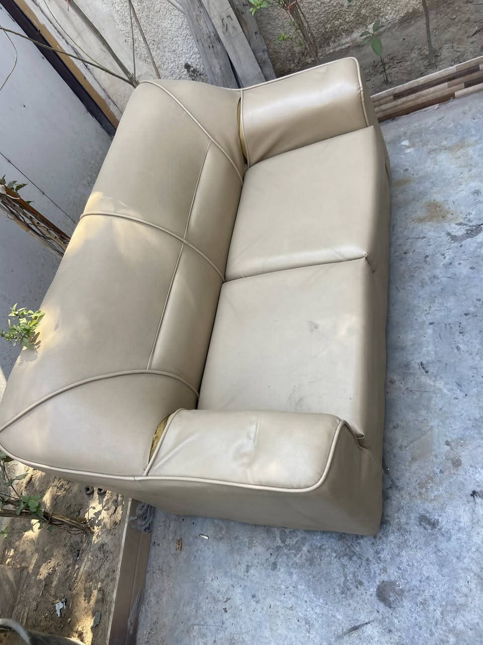 السلام عليكم تخم قطعتين مكتبي جلد لبيبع ***********
