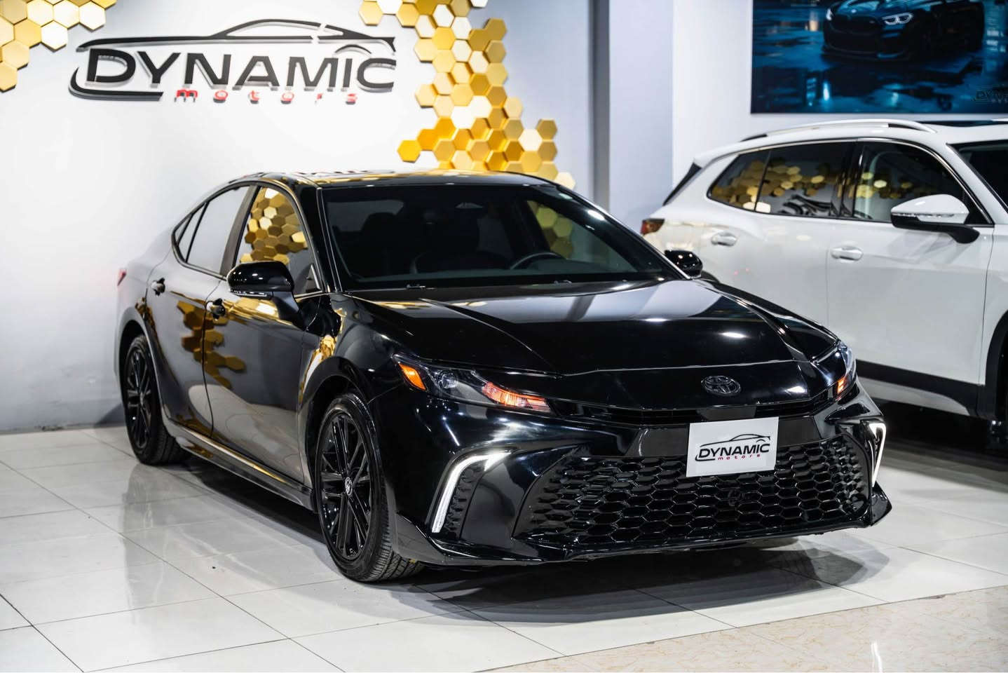 2025 TOYOTA CAMRY SE HYBRİD 
سعر : 🔥🔥
موديل :2025
مواصفات : SE
محرك : 4 سلندر
وارد : امريكي
عداد : 8,000ميل
صبغ : 1 قطعة
رقم : ( موقط) ( كاتي)
ناونيشان هةولير جادةي حديد و خشب پيشنگاي دايناميك موتورز
بو زانياري زياتر پةيوةندي بكةن بة وتس اب
*********** 
============== أربيل, العراق
