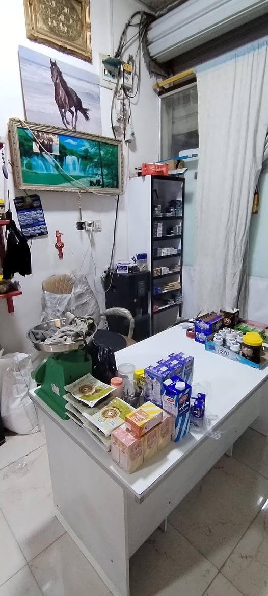 جميع محتويات المحل للبيع لعدم التفرغ للاستفسار المراسلة على الخاص او الاتصال على الرقم *********** العنوان حولي الجامعه حي الثقافي قرب باب الجامعة الخلفي
