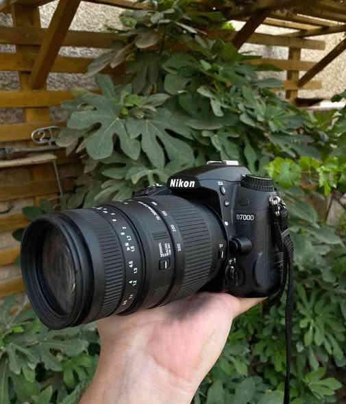 للبيع كامرة نيكون D7000
نضيفه جدا استعمال قليل 
زوم رياضي سكما 300-70
شاحنه الاصليه + بطاريه 
رام + توصاله نقل صور اصلي 
مكاني بغداد توصيل موجود 
متواجد مازنجر + واتساب 
***********
