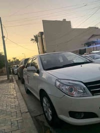 جيلي  2013 للبيع المواصفات👌🏻 اللون ابيض  محرك 1500cc 4راكب فتحه سقف شا...