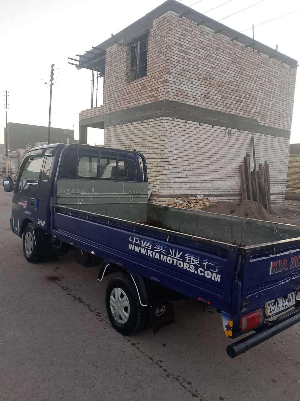 سلام عليكم للبيع كيا ام عيون موديل ٢٠٠٢رقم انبار إنكليزي محرك كير اكسن شاصي صدر  أمامي وخلفي جديده سياره بلاديه ***********عنوان بغداد الطارمية الشراي يتصل
