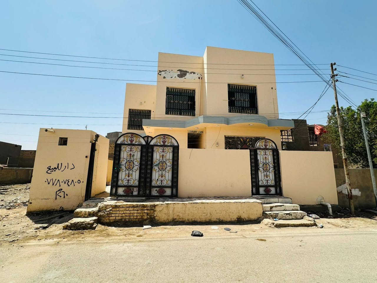 على بركة الله 
دار سكن للبيع بالقاطع طابو صرف باسمي مباشر التحويل بل عقاري 
 كل الخدمات متوفره الدار طابقين مقابيل الصفوه شارع التبليط طابقين الاول يحتوي على استقبال كبيره ومجمع صحي مجاور الاستقبال وغرفتين وصاله ومطبخ وصحيات خارجيه وداخليه  والطابق الثاني ثلاث غرف وصاله سطحين  
المساحه [260] متر
الواجهه[ 13]متر  والنزال 20 متر
بناء جديد كله طابوك وكونكريت الاساس والسقف الاستفسار الاتصال على الرقم واتساب او مراسله الصفحه شخصيا

***********  وتساب 
***********
