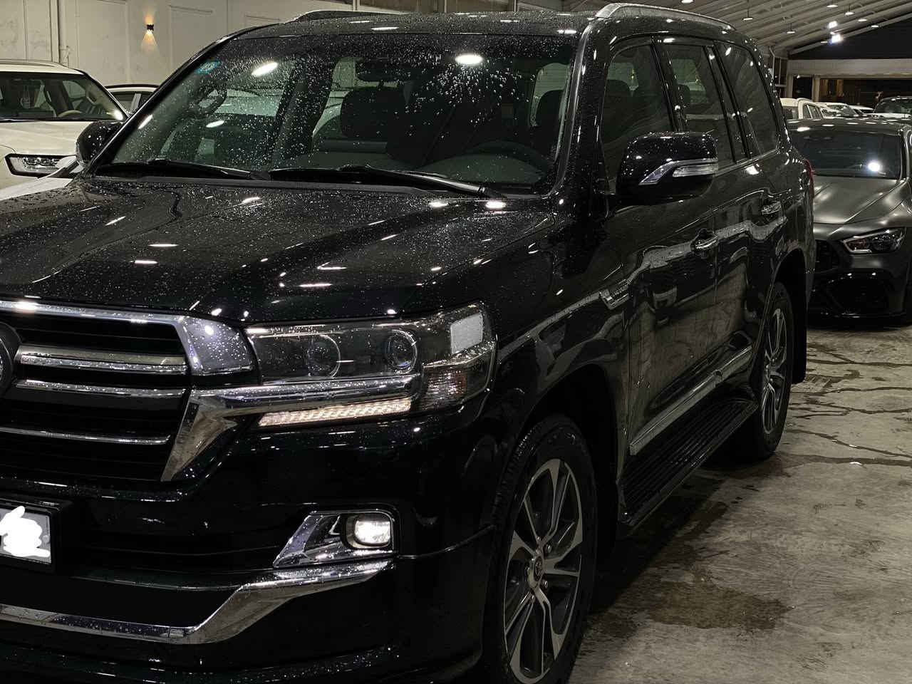 تويوتا لاندكروز 2020 كراند تورنك V8 ثمانية سلندر ماشية 58 الف كيلو فول 1/1 ومغلفة PPF السيارة كلش جديدة على وضع الزيرو  ومكفولة كفالة عامة 
ومفحوصة سونار وابيع شرط سونار و
محرك وكير كذلك كفالة عامة و  كلش 
جديدة و السعر هو 56000$ الف دولار
او 560 ورقة وبيه مجال ومكاني بغداد
ورقمي للاتصال هو ***********
السيارة بصمة و سلايد وصندوق كهرباء
لايت زنون و LED وبلوجكتر زنون وداخل
قرميدي وكراسي جلد كرسي سائق 3دكم
و كرسي راكب كهرباء دشبول لكزز و ال
شاشة كبيرة ودبل ماوس وثلاجة ومحرك
8 سلندر حجم 4600
