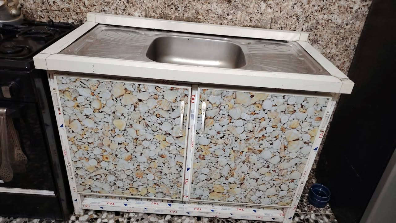 كاونتر ٣ قطع نضيف وجديد للبيع بسعر كلش مناسب ٢٠٠ وبي مجال الشراي مكاني بغداد مدينه الصدر رقمي ***********
