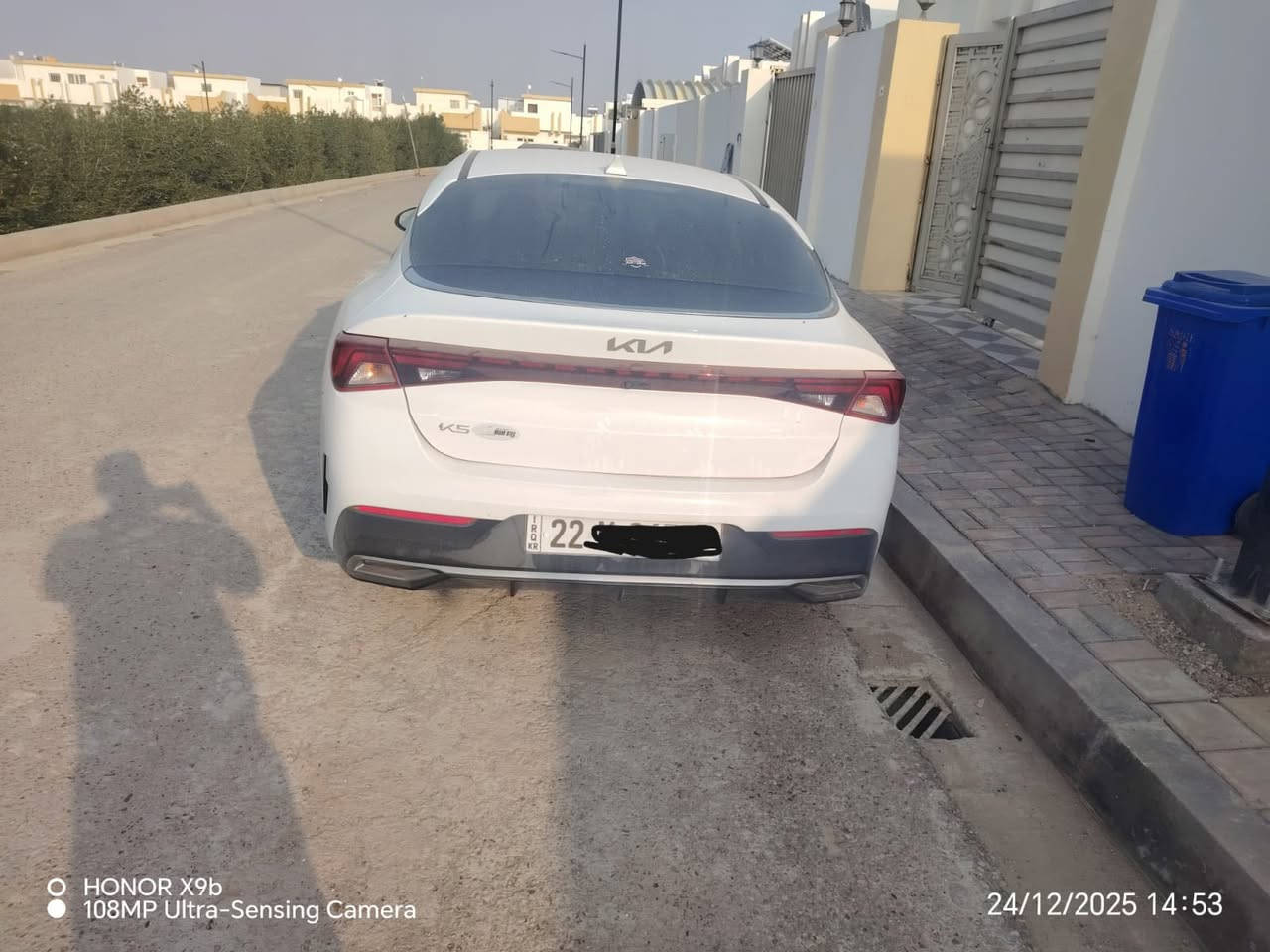 كي فايف موديل 2023
مواصفات. 
رادار امامي خلفي 
كامره دواره 
تحكم استيرن 
تحديد مسار 
قياده ذاتيه 
4 وضعيات قياده 
 اوتو  هولد 
بصمة تشغيل 
بصمه أبواب 
سايد بريك كهربائي بصمه 
تشغيل عن بعد  
والسياره أحلى من الصور. حادث كلش بسيط الجاملغ الأمامي طخه بسيطه والجاملغ الخلفي بي صبغ فقط بدون دواخل وبدون ايرباك گير محرك كله بشرط 

رقم اربيل بأسمي مكاني الرمادي  السعر 180 ورقه 

للاستفسار اكثر الاتصال ***********
