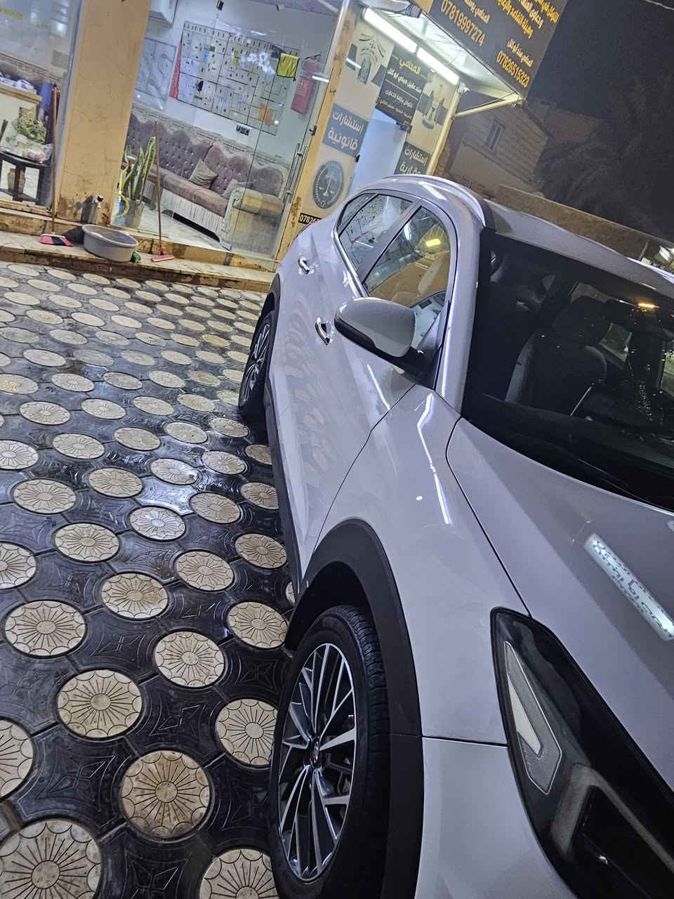 سلام عليكم سياره للبيع توسان موديل 2019 السياره جديده بمعنى الكلمه سياره فول مواصفات عدى الفتحه والبصمه سياره ماشيه 114.493 السياره كلين عدئ الجاملغ لامامي190وبي صوب الصدر بي بارد اصبعين  سياره كبالكم موضحه بل صور سعر مجال قليل للستفسار ***********
***********
