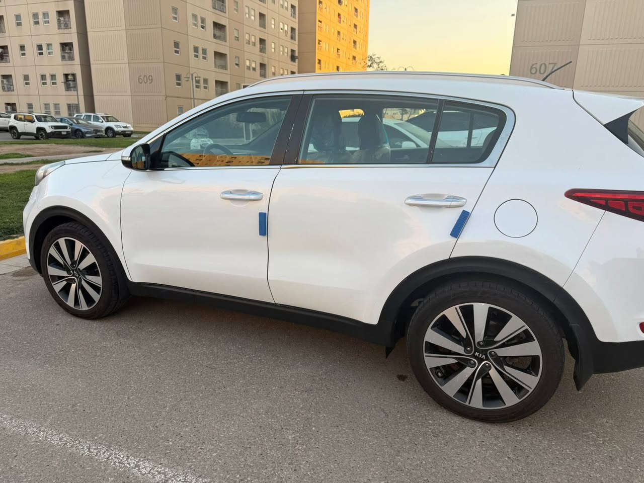 السلام عليكم سبورتج البيع 2018 بيه بس صبغ باب السعر 170  رقم بغداد مكاني بسمايه ***********
