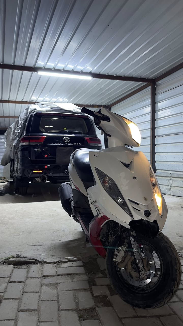 سلام عليكم GTR كفالة عامة للبيع دراجة نازلة من الرمبة اقل 4 اشهر بيهة ضرر بسيط بل بجم طابكة وراجع عليهة ابو تكتك موجودة القطعة المكسورة عدة هاي الدراجة كفالة عامة وجيب وياك الف فيتر عنواني بغداد البلديات رقمي *********** السعر مليون ومية وبيهة مجال وهاي صورهة بل رمبة وصورتهة قبل الضربة
