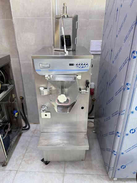 #معرض #الايطالي
إنتاجيه Ds فريكومات تيتان أيطاليا 🇮🇹
10. لتر 
مستخدم نضيف جداً 
محور سويچ سرعتين 
المكينه جاهزه من كلشي 
انتاج ناعم 
تبريد ماء 
3فيز 

السعر والتفاصيل مراسله الصفحة 
اؤ الأتصال هـ. ***********.   او.    *********** 
العنوان بصره آبي الخصيب حي العسكري 
#سيدحسين
