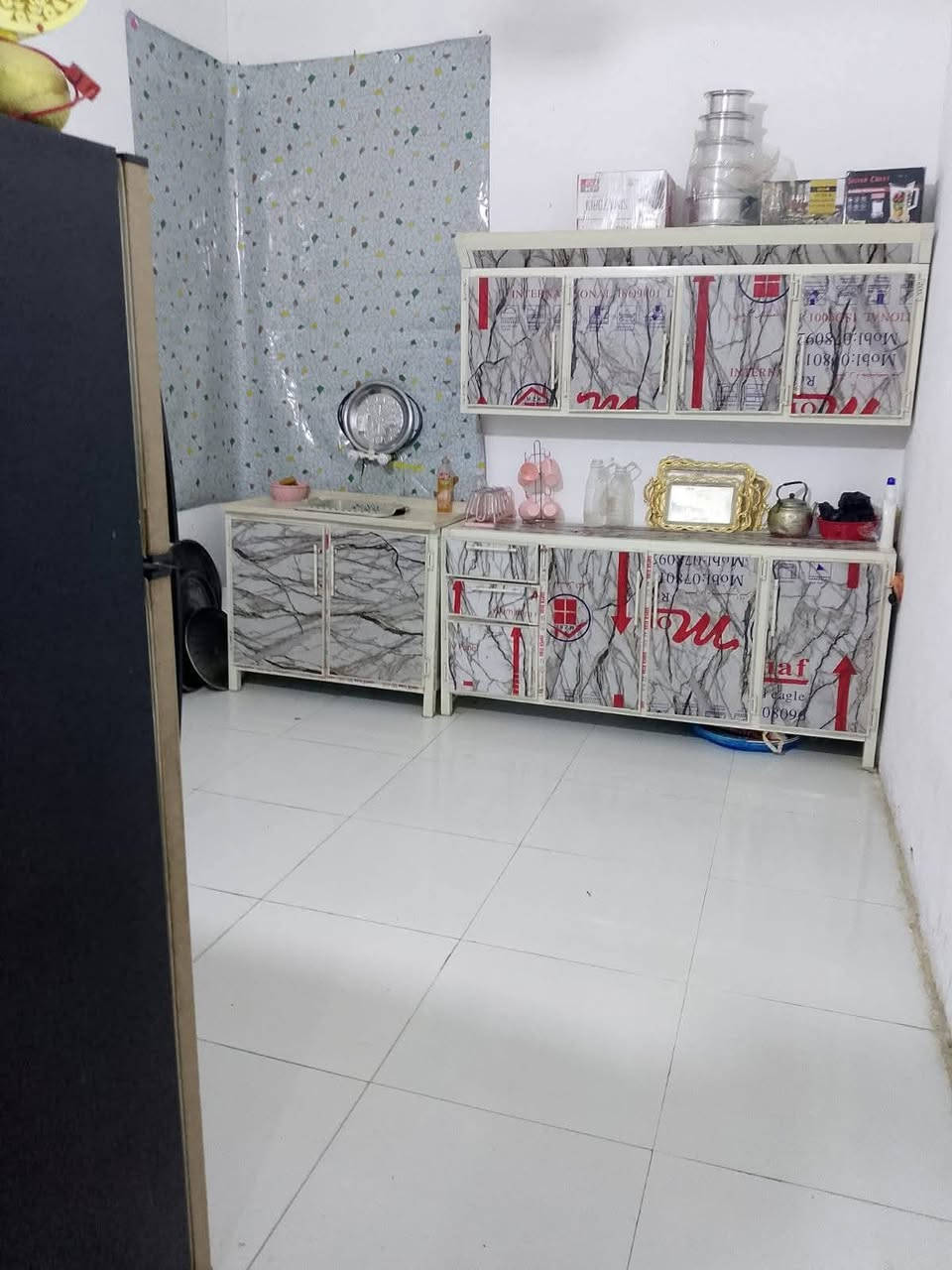 دار لبيع زراعي  خلف روف المدينه مساحته 250يحتوي عله ثنين غرف و بيتونه ودرج ومطبخ وصاله دوانيه نقصها بس سقف ***********
