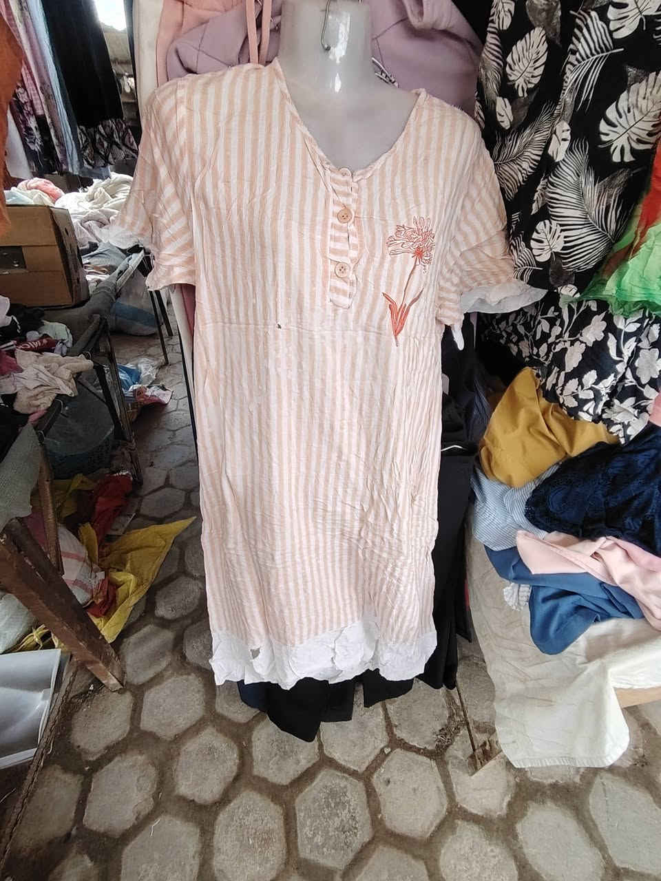 متوفر لدينا بضاعة جديده شلحه ودشداشه نسائي كشمير وفالينه سعر القطعه ٣٠٠٠ واكو ٢٠٠٠ كلمن سعره العنوان سوق البالات محل صادق مقابيل مول حجي عاهد مول الشاميه كافت القياسات موجودة ونعتذر عن التوصيل رقم الواتساب *********** البضاعه متوفره
