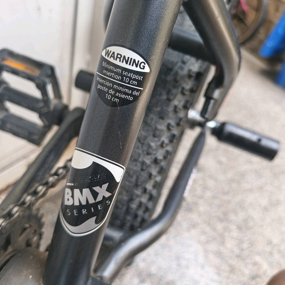 سلام عليكم 
شباب بايسكل للبيع 
النـوع: bmx
الشـركه: MIRRACO
الـون:  فيلي
نضافته: 90٪
شباب البايسكل نضيف كلش ومال حركات وبي مكينه اصليه وسكان اصلي نضيف والركبه مالته الاصليه
وشباب ماتحصلون هيج نضافه البايسكل نضيف وهاي الصور كدامكم 
شباب مكاني راح يكون 
بغداد شهداء البياع 
وهذا الرقم: ***********
وسعره: 100 وبي مجال انشالله