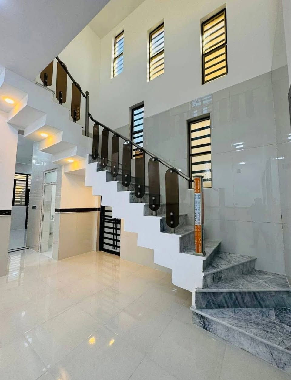 🏠داران الـــبــــيـــــع مــغـــربـــــه 🏠
قرب مـدرســة الـغـزالـي خلف شارع الأمني 
~~~~~~~~~~~~~~~~~~~~~
المساحه 160متر+100م طابق واحد جاهز السكن

غرفتين   نوم صاله + بيتونه
مطبخ استقبال صحيات خارجية وداخلية 
~~~~~~~~~~~~~~~~~~~~~
للاستفسار اكثر الاتصال على
***********📱
~~~~~~~~~~~
نستقبل جميع العروض 
🏠السكنيه  🏛️التجاريه عمارة, ميسان
