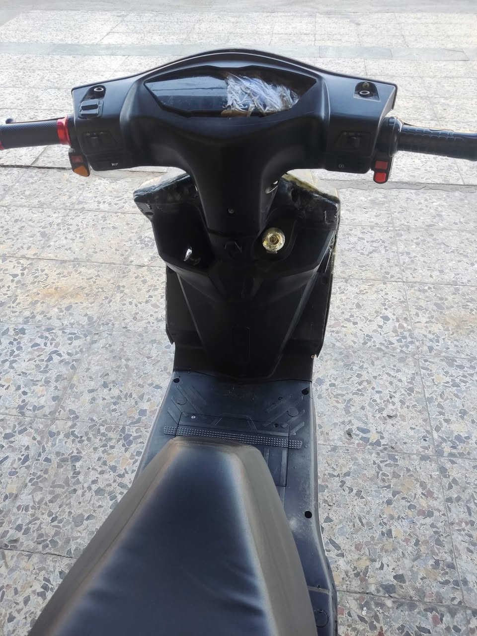 دراجه شحن نوع حيدر النيار
بطاريات جدد صارلهن 3 اشهر من بدلتهن

نضام بصمه وسويج

كفراتهه تعبانه
لايت شغال
بك لايت شغال
اشاره متشتغل
بريك خلفي عطلان

الدراجه خير من الله تودي وتجيب ومشيهه حلو سرعتهه 80

العسر 400 وبيهه مجال
مكاني بغداد الشعب رقم الهاتف ***********
