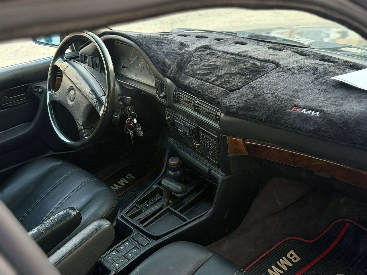 موديل 1991رقم نينوى انكليزي سنويه بسمي تنتهي 2028 محرك وكير شرط مال حاويه فبل شهر شادها نظافه فول تخم تاير سياره موجوده بتكريت سعر 65 للاتصال  ***********
