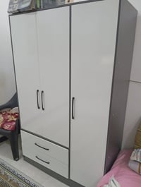 ديلاب ابيض مطفي ٣ ابواب ١٢٠سم ×٥٥سم منصوب ل٤ شهور مع طاولة بلازما للبي...