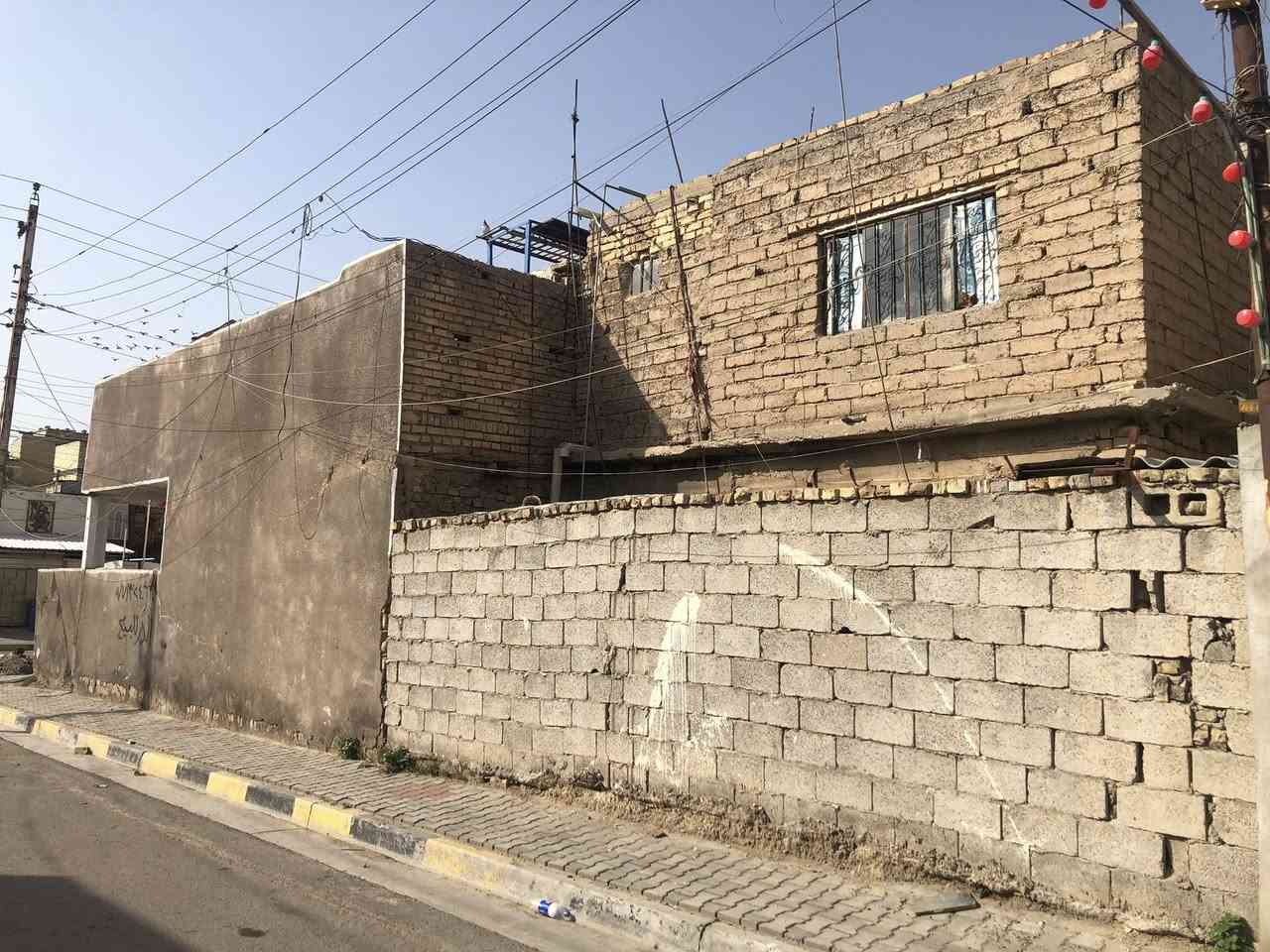 دار لبيع حسينية الزهور شارع الجريخي قرب ساحتة المحلة موقع شارع ٢٠ركن يتوفر جميع الخدمات طابو ملك صرف مساحة ٢١٠ واقع حالة لستفسار تواصل على هاذ رقم *********** متواجد وات ساب سعر ١٢٠وبي مجال
