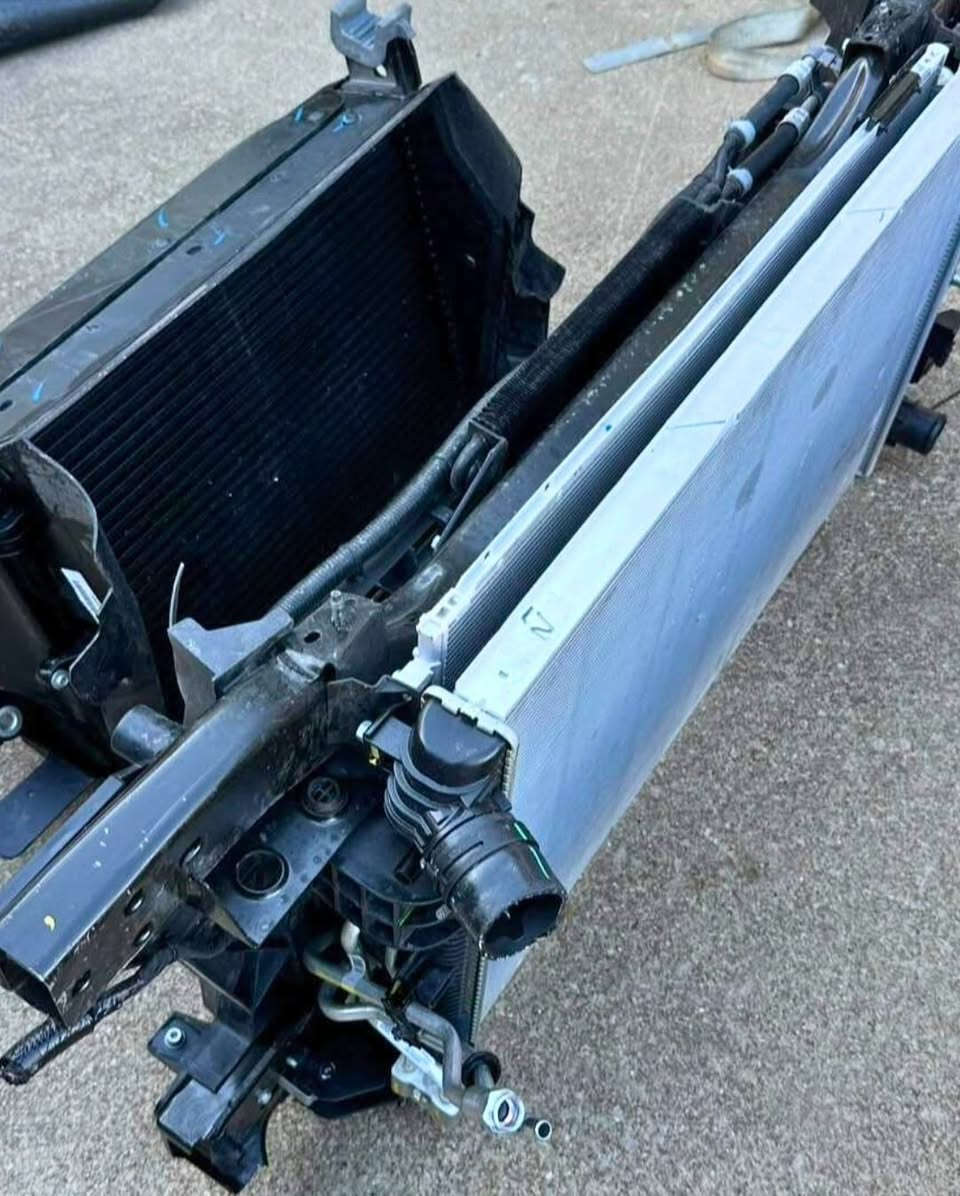 2019–2024 Ram Limited 2500 Complete Front Clip
Excellent condition.

Includes:
Hood, bumper, grill, headlights, fenders, radiators/intercooler, airboxes, liners, core support.

Fits 5th Gen Ram 2500/3500. Ready to install.


**إذا كنت صاحب هذا الإعلان وتريد حذفه لأي سبب، رجاءا أرسل رسالة إلى الدعم الفني**