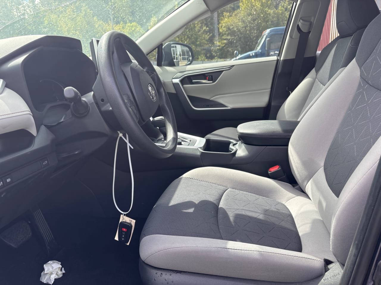 سلام عليكم 
 Rav4  XLE HYBRID
راف فور للبيع رقم بغداد ا فول ((حادث خفيف)) 1\1
———-////———
موديل 2024دخول جديد
——////———-
الموصفات :~
*فتحه سقف
*بصمه+ دخول ذكي
*رادار امامي 
*نقطه عمياء
*صندوق كهرباء
*شاشه كبيره تدعم كار بلي والنظام الحديث من تيوتا
*كشنات كهرباء
*هند بريك بصمه
*مودات اوامر صوتيه
*اوتو هولد
*كشنات لونين 
*كروس سرعه
*حساسات ضغط اطارات
*رادر بل مرئي
((بعد هواي مواصفات بيه)) 
———:///______
الحادث:~
الحادث  كما موضح بصور ((حادث خفيف))
((بدون قطرة صبغ سياره ))جاملغ نفس لون بشرط مبدل وبارد بحافة البنيد وبارد حافت باب فقط بدون دواخل سياره) 
السعر /238 ييه مجال  ماكو هيج راف فور بهذا سعر  على هيج ضربه خفيفه 
ماشيه 9 ألاف  زيروووو
رقم الهاتف. 
***********
