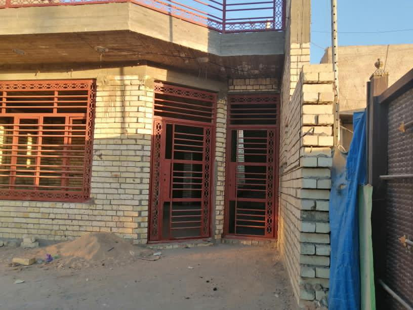 سلام عليكم للبيع بيت هيكل في الدورة شارع 60 فرع الميكانيك 4 دكاكين مساحة 150 متر واجهة 7.5 نزال 20 البيت تجاري جاهز مي ومجاري وكهرباء مرتفع عن الشارع يتكون من غرفتين نوم حمام وصالة ومطبخ البيت جدا نفه من الداخل احلا من الصورة 
اخوان (البيت تجاري) 

لمعرفة السعر والتفاصيل الاتصال على الرقم
***********
