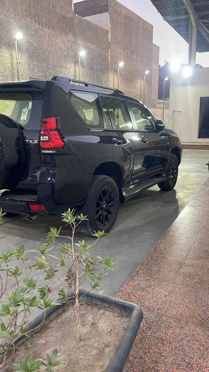 السلام عليكم 
برادو 23 TXS
ماشيه 34 محرك كير مكفول 
مواصفاتها معرفه TXS 
كشنات 2 كهرباء 
مري شفط 
دبل تانكي 
كشنات جلد 
3 قطع تبريد منفصل
شاشه ابل كار بلي
الخ….
مغلفه PPF كامل ضمان 10 سنوات
بيها ملاحضه بسيطه بل بنيد 
رقم اربيل باسمي 
للأستفسار ‭0771 366 2563‬
