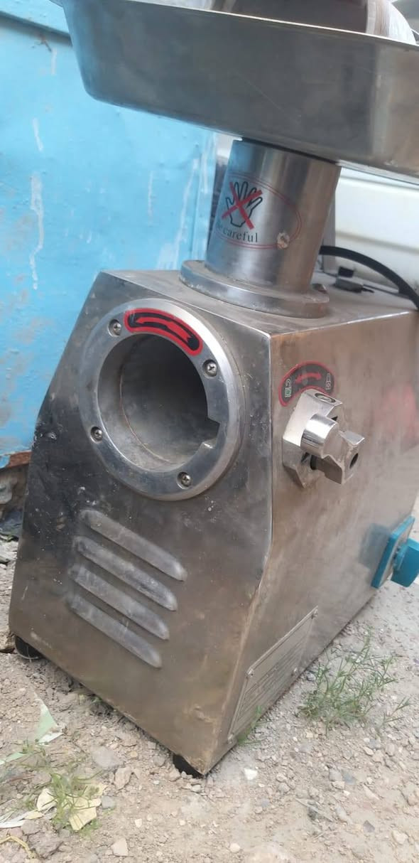 الى اصحاب المواكب و الكافتريات والمطاعم غراض طبخ الموجودات بالصورة طباخ عينين و كابسة صاج غازية و شواية برگر و مگشارة بتيته ( الياخذهن شلعة أرخصله من المفرد ) هذا رقمي ومكاني سماوة واتساب او اتصال 

***********
