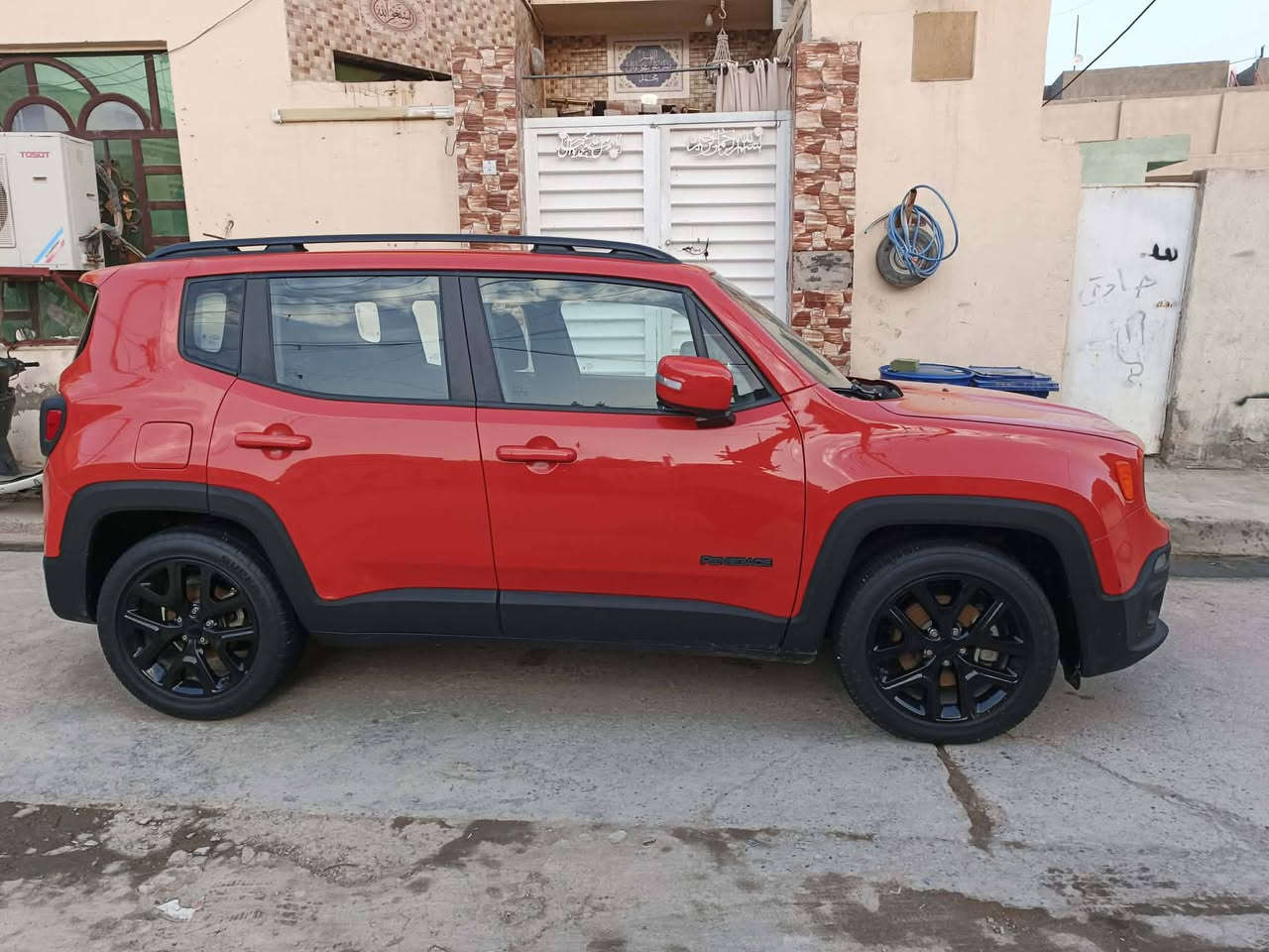 سلام عليكم للبيع جيب رينكد لون طماطي فاتح محرم اربعه اسرندر حجم 20400 المرغوب ماشيه 70 الابواب الماميه بصمه والتشغيل بصمه تشغيل عن بعد هاند بريك اوتو بصمه تبريد ثلج كهربيات بشرط تايرات جدد الصدر كوله جديد كير محرك كبس ما مفتوحات السياره شرط طك فلين شويه بيها بجاملغ الخلفي ربعه والباقي مكفولة كفاله عامه حتى الدعاميات حتى من البارد والشخط دواخلها زيرو سبير ما نازل تحويل مباشر وعلى ايد دكتوره من الزيرو لحد الان كتلوكات الشركه بيها ريحت الشركه بيها السعر 118 وبيها مجال للشراي مكاني بابل ***********.  ***********
