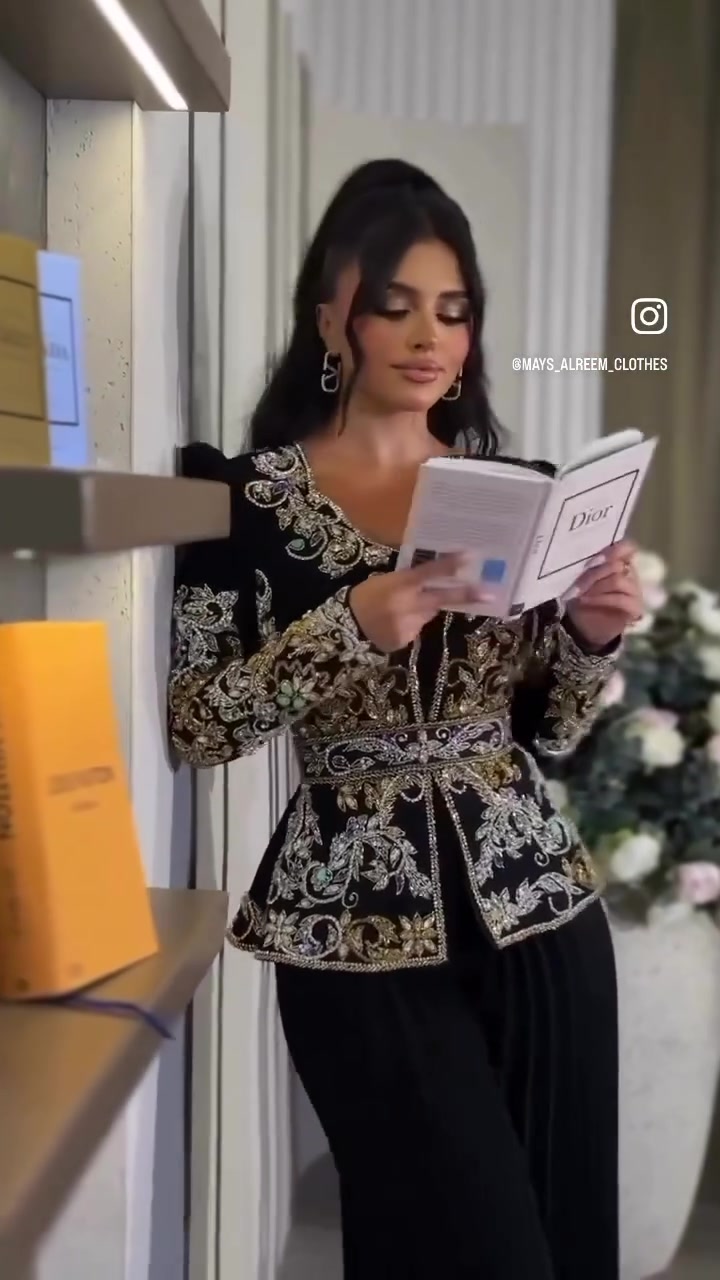 عندي هذا الجمسوت قياسه ٤٦ الي تحب تفاصيل اكثر تتفضل خاص لان لعبت نفسي من الولد يدخلون بأسماء البنات


**إذا كنت صاحب هذا الإعلان وتريد حذفه لأي سبب، رجاءا أرسل رسالة إلى الدعم الفني**