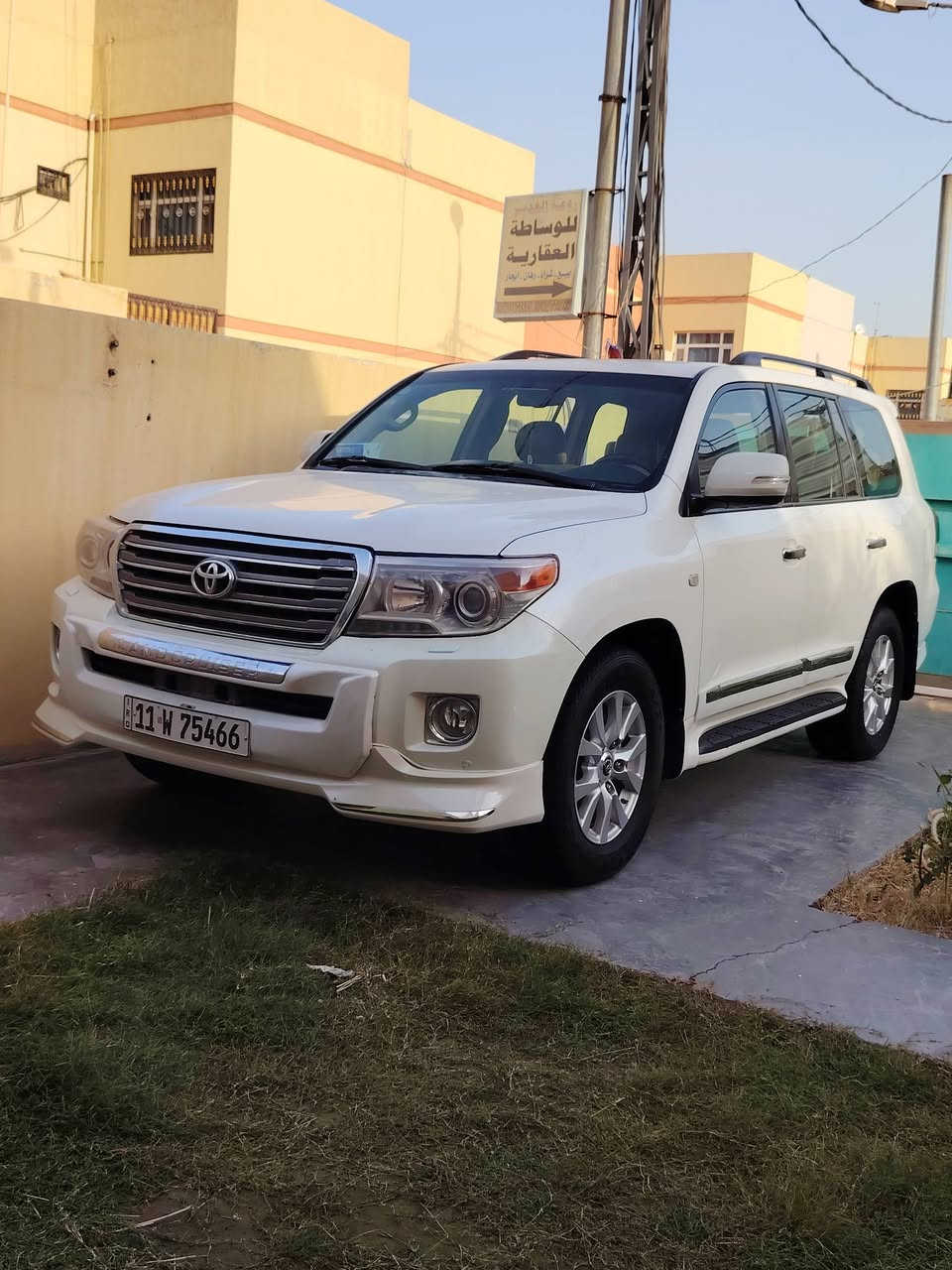 ---

*🚙 للبـــــــيع  | Toyota Land Cruiser 2010 🚙*

*المواصفات:*
- الموديل: 2010
- الحالة: مكفولة عام عدا الدعاميات - مكينة وكير على وضع الشركة 100%
- الرقم: بغداد، بإسمي مباشرة | تحويل فوري
- المواصفات: فول مواصفات عدا الكشن الكهربائي
- الإطارات: 4 تايرات جديدة
- البطارية: جديدة
- التبريد: ثلج ❄️ شغال 100%
- الحدادية: جيدة ونظيفة
- الصبغ: وكالة عدا الدعاميات

*المكان:* النجف الأشرف  
*السعر:* للجادين فقط، السعر على الخاص والمفاصلة بالمعقول

*ملاحظة:* السيارة نظيفة وما تحتاج صرف دينار، جاهزة للاستخدام مباشرة

للاستفسار والصور الإضافية: تواصل خاص

الاتصال للجادين فقط
***********
***********
