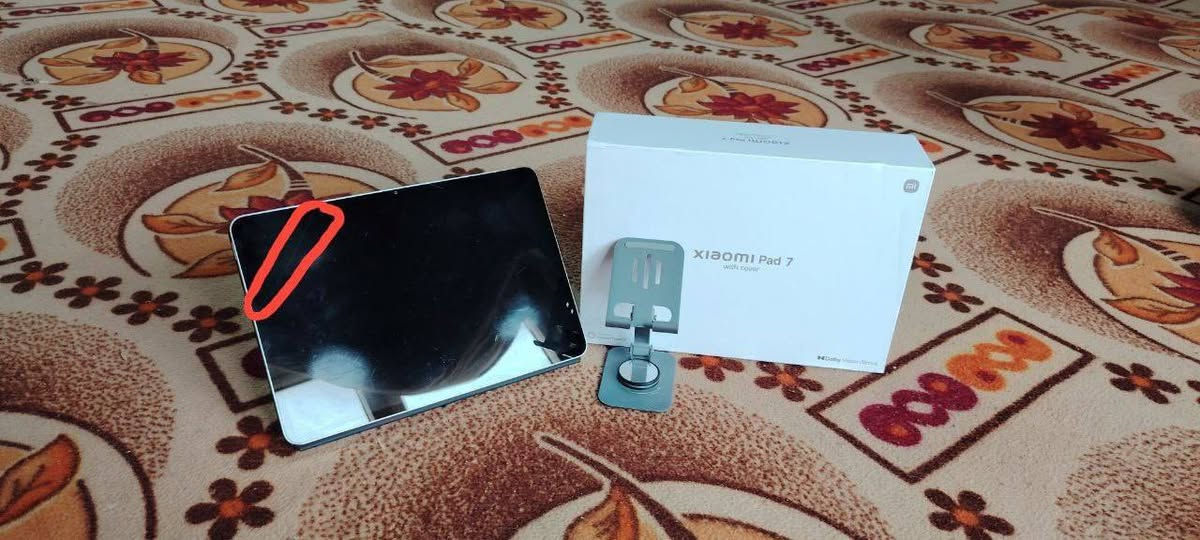 Xiaomi Pad 7 / كامل مكمل مع غراض
جهاز نضيف مع ذاكرة 256 .
ذاكرة عشوائية 16 .
نواة 8 .
شاحنة 45W سريعه .
يدعم كيبورد وماوس .
يدعم دقة 4K سلم 
سلس في الالعاب يدعم 120 fqs .
مع ستاند + كفر مغناطيس .
استعمال مدة 4 أشهر .
وزنه ٤٦٠ غرام / جهاز خفيف .
كامرة خلفية بدقة 1080 / 60 fps .
مع اربع سماعات ستيريوم . بخصار عالي حد 200 .
فقط فطر في الشاشه خفيف لا أكثر. 
مكاني نجف حي المهندسين قرب مأكولات السهل الأخضر .
السعر 400 وبي مجال للشراي فقط .
*********** النجف, العراق
