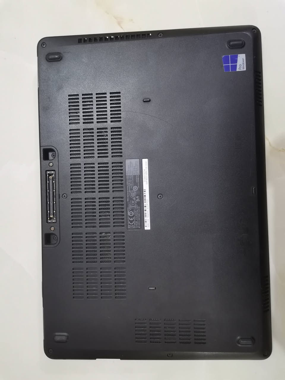 السلام عليكم
لابتوب للبيع نوع Dell  
المعالج intel core i5 الجيل السادس 
الذاكرة 256 ssd 
الرام 8g ddr4 
الشاشة full HDحجمها 14 بيها كاميرا 
كرت الشاشة داخلي intel(R) HD Graphics 520 
كيبورد ضوئي عربي انگليزي 
بطارية ممتازة تستمر اكثر م̷ـــِْن ساعتين 
جهاز نسبة نظافته 99‎%‎
ما مفتوح ولا مصلح 
ملحقاتها شاحنة أصلية فقط 
السعر ٢٥٠ و بي مجال 
مكاني نجف شارع المطار القديم 
***********
