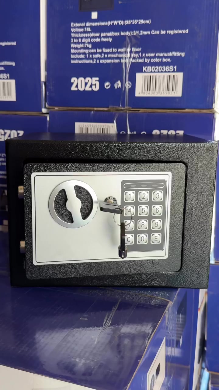 تخفيضات تخفيضات ام 35 صارت ب 30 والتوصيل مجاني #قاصه الحجم آلمني ( صغير )ت تعمل بنظام الرمز والمفتاح للتواصل ع الخاص او الوتساب ***********
