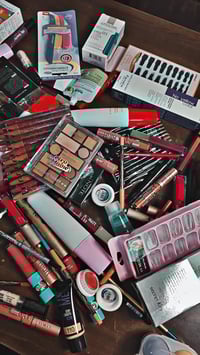 مكياج • للبيع • غالي