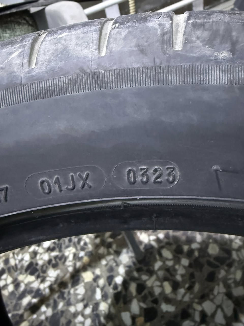اطارات مشلن pilot spo
انتاج 2023 
مبطن سفنج من الداخل 
قياس 265/45/20
نظافه 60%
سعر الجديد مالته التك 400 الف 
رايدهن ب 150 الف ثنينهن
***********
