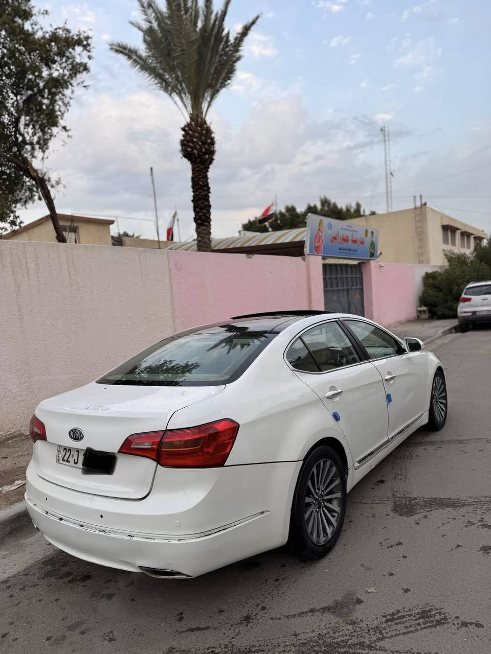 كيا كادنزا خليجي  2010 VIP الملكي فول مواصفات  رقم أربيل سنويه وهزه جديدات
وكاله او تحويل الي يعجبك (سعرها 89ورقه ) 
بانورما بصمه كراسي ثنين كهرباء حساسات مراه شفط هواي مواصفات 
محركها 6 سلندر 3500 وكير وصدر وكهربائيات جاهزات 
بيها جاملغ ايمن  ضربت   أماكن بارد  طخات خفيفه صبغت حزام كلها . مكفوله من كص و جفيه وعيب شرعي 
سياره حلوه رزنه داخلها نظيف ب عافيه ع ياخذها 
سعرها  89 ورقه   مناسبه بيها مجال بسيط كلش ما تعجبه كلمه طيبه صدقه. للبيع نقد  فقط
 شارع فلسطين
*********** 📞
