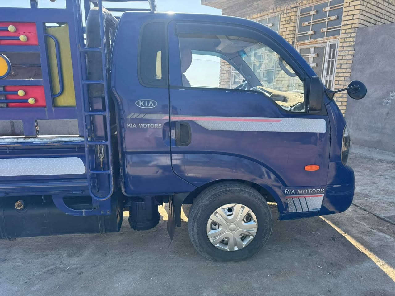 السلام عليكم 
كيا بنكو حمل مسكر للبيع 
موديل 2016 السيارة جاهزة من كلشي 
اصولي مداور ثاني يوم سنويتها ل 2028
كير محرك جديدات خير من الله مكينتها سبلاين جديده توها محورة كيرها 6 نمر السابع بك ( R)  يعني 7 نمر السيارة مانقصها شي 
العنوان ناصرية سوق الشيوخ 
للتواصل ***********
