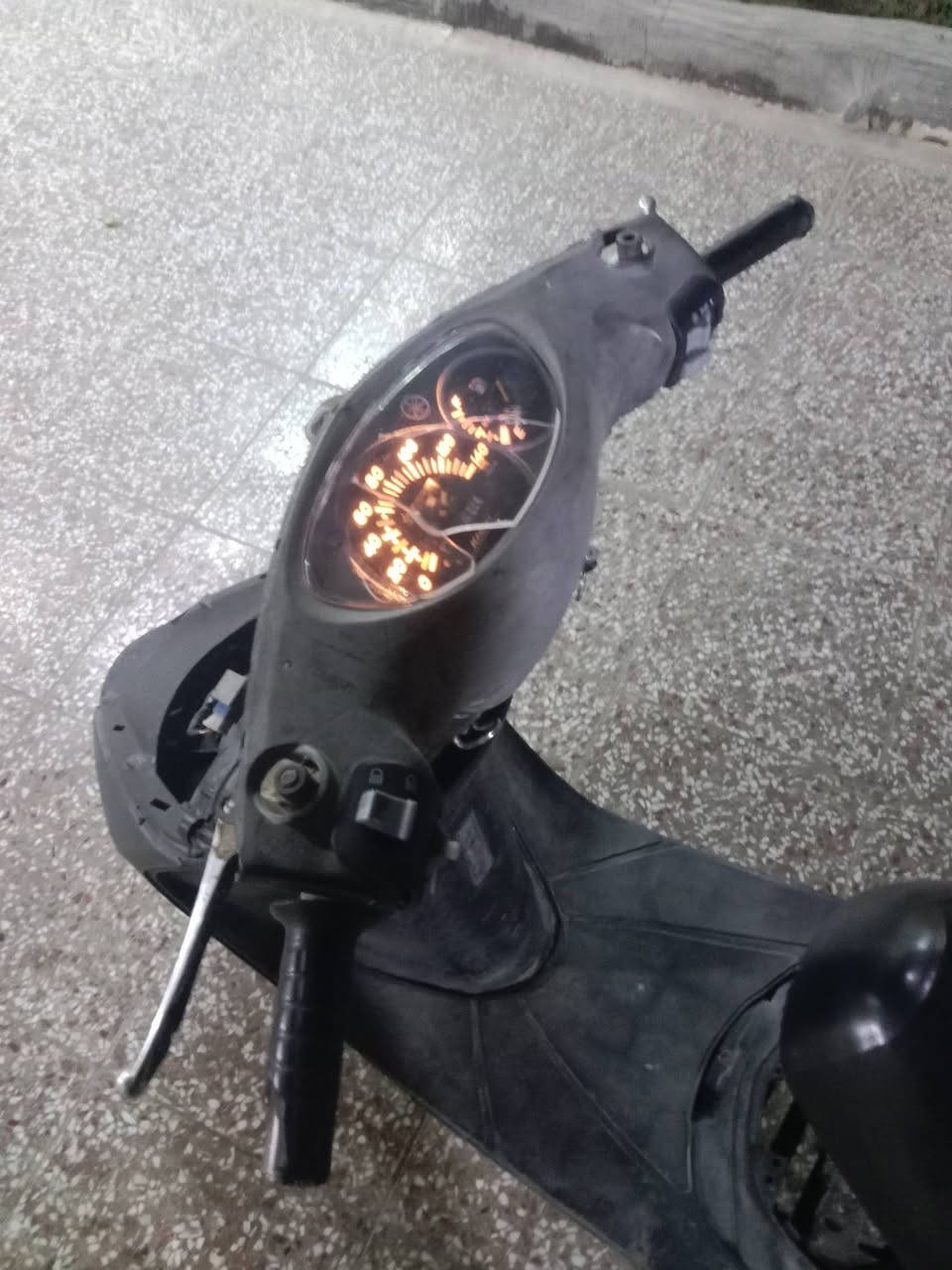 سلام عليكم دراجه بريز شغالة سلف هندر شغالة كهربائيات شغالة عوزها كفرات كفرات مابيها أبيع كوم حديد مكاني بغداد البلديات ***********سعر 250 وبيها مجال شراي خابر وتدلل
