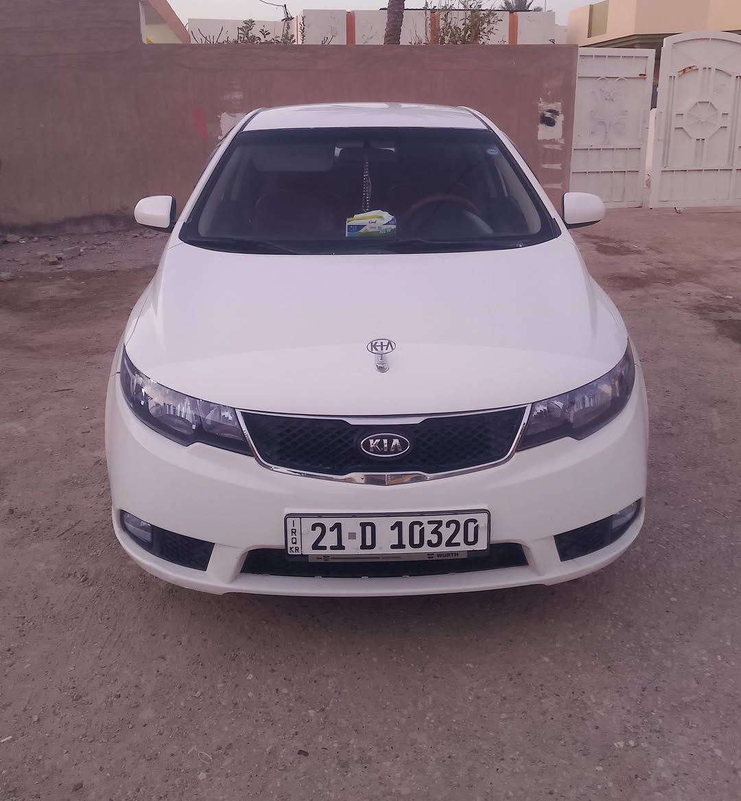 سلام عليكم سيراتو 2012 خليجي مكفوله كفاله عامه من ضرر وتبديل عدا شبرين صبغ قبق جنطه فقط باقي كفاله  شرط السونار سياره جديده كلش مال جناي كلش حلوه ونصيفه وجاهزه من كلشي السعرر $ (103) بيها مجال قليل 
مكينه 1600 دوش ماا مفتوحه دكشن عالي مكينه كير كفاله 
لا صرف لا بخار وضع شركه صدر امامي خلفي جديد تبريد ثلج تخم تاير جديد شاشه كامره سياره كامله الجناي 
ماتصرف عليها كلشي جاهزه من كلشي ترايها كلش ناعم 
رقم سليمانيه نكليزي سنويه الغايه 29 تحويل مباشر 
( علماا السياره أحله من الصور بدون ملاحظات) 
مكاني ديالى بعقوبة رقم هاتف ***********
