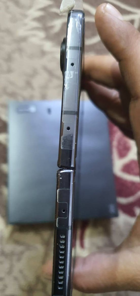 السلام عليكم
زت فولد4 معالج سناب دراكون
خطين..
ذاكرة512
عشوائي12
مع كافة المرفقات
الجهاز بعدة بستيكرات الشركة 
شرق اوسط 
2نوت 10
مع كافة المرفقات معالج سناب دراكون 
خطين 
نضافة تامة
مراوس اس 24الترا
مكاني كربلاء
***********
