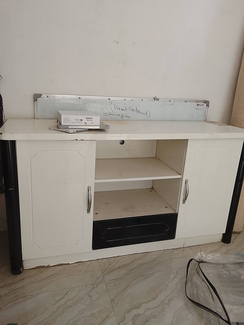 السلام عليكم عندي غرفة للبيع مستعمله هيه وملحقاته كامله
عنوان الكريعات للأستفسار ***********
