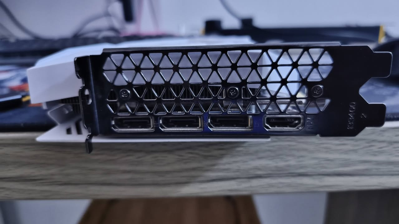 سلام عليكم كرت شاشة 3060ti مستخدم نظيف كامل كارتونة
وتدلل خاص الواتساب لو ماسنجر 
***********
