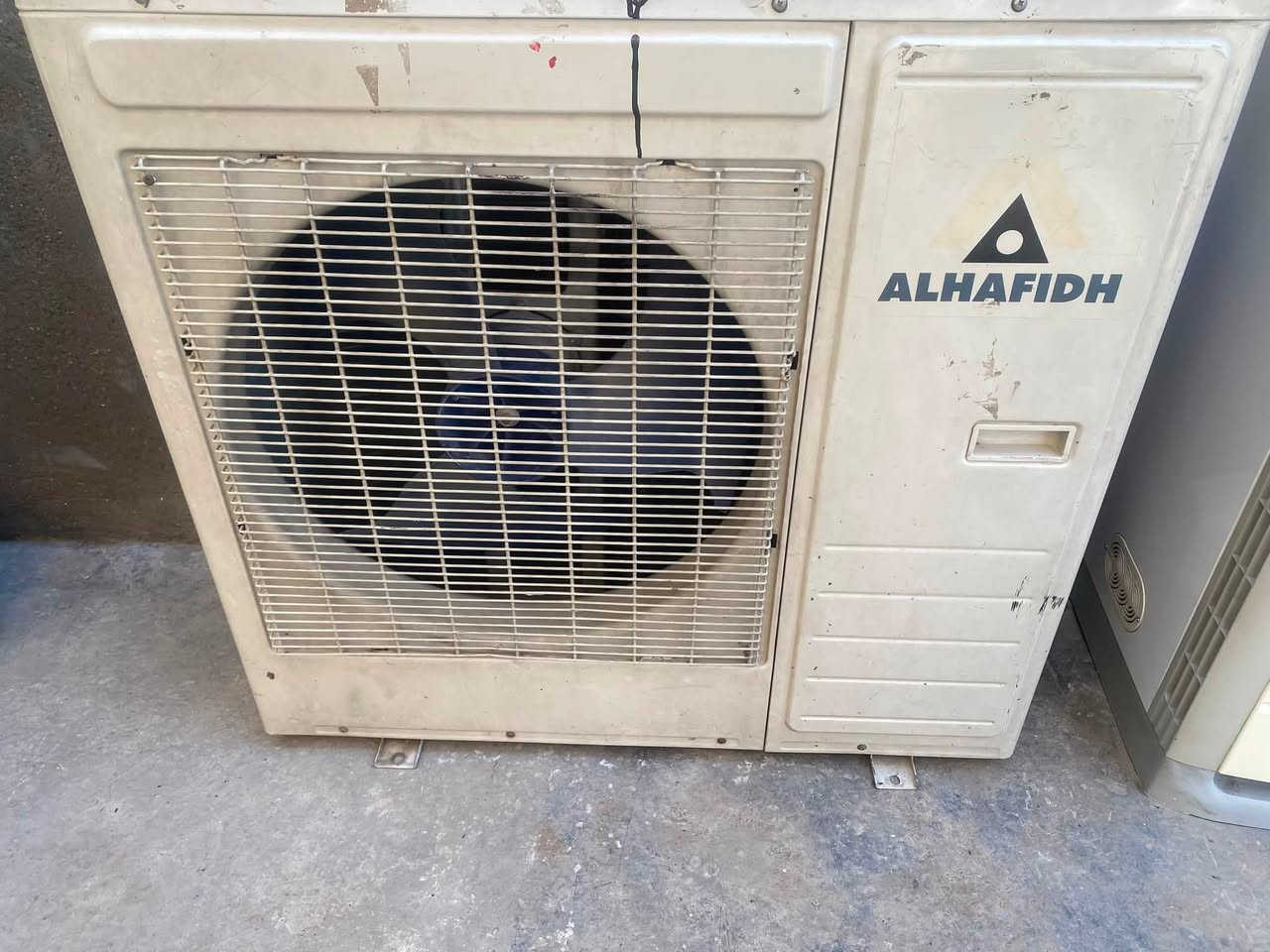للبيع سبلت كنتوري الحافظ 3 طن نضيف مال بيت
مكان بغداد حي اور سعر 550 وبيه مجال بسيط 
تدفئة تبريد 
رقم ***********
ضمان اسبوع كامل
