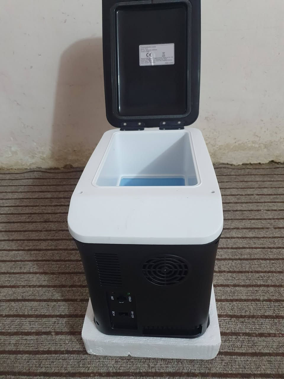 ثلاجه سيارة على الجداحة جديدة لوك
تبريد وتدفئة شرط الفحص 
الحجم واللون المرغوب
السعر 
40,000  واصل لعندك


**إذا كنت صاحب هذا الإعلان وتريد حذفه لأي سبب، رجاءا أرسل رسالة إلى الدعم الفني**